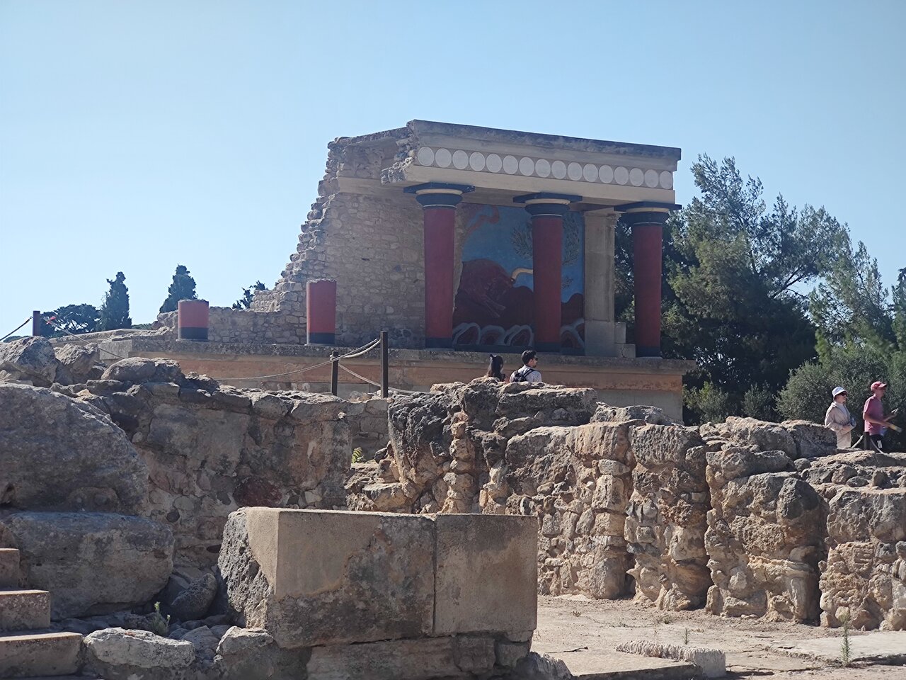 Samples and displays of ancient Minoan culture at Heraklion Museum